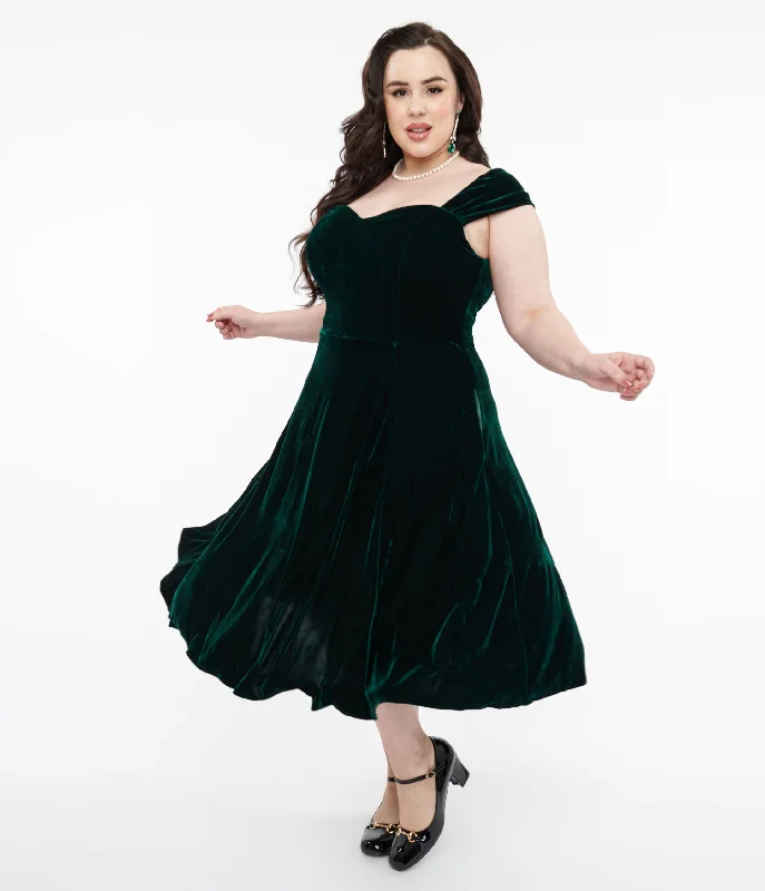 Collectif Plus Size Green Velvet Karin Swing Dress