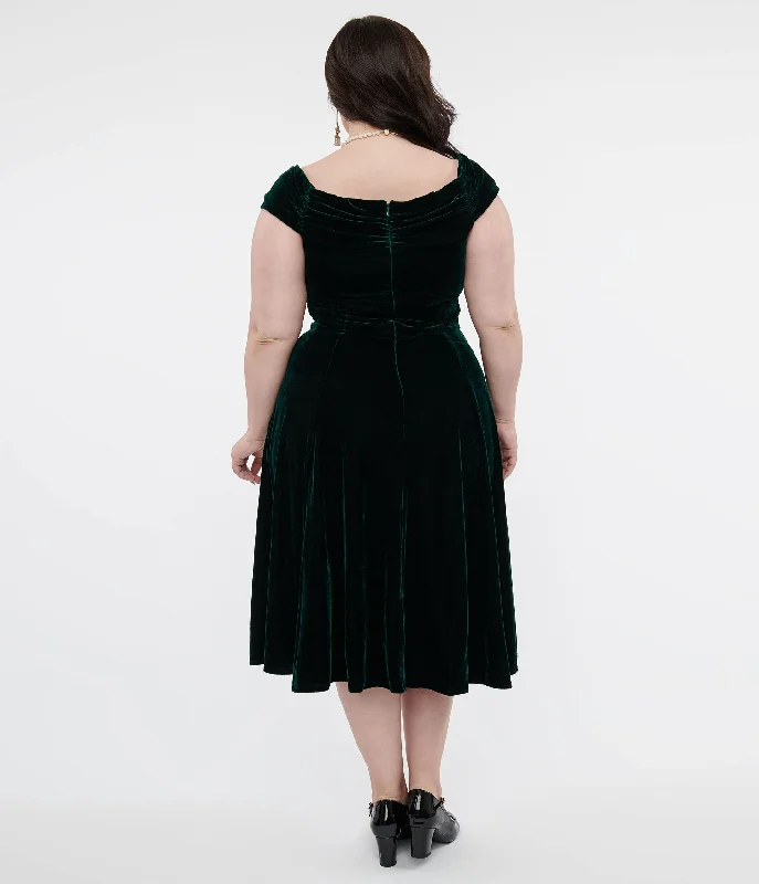 Collectif Plus Size Green Velvet Karin Swing Dress