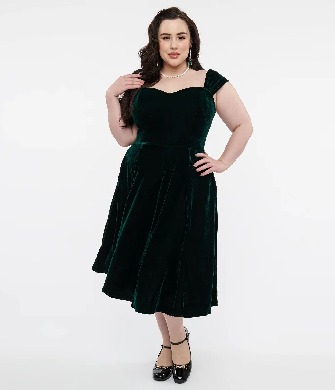 Collectif Plus Size Green Velvet Karin Swing Dress