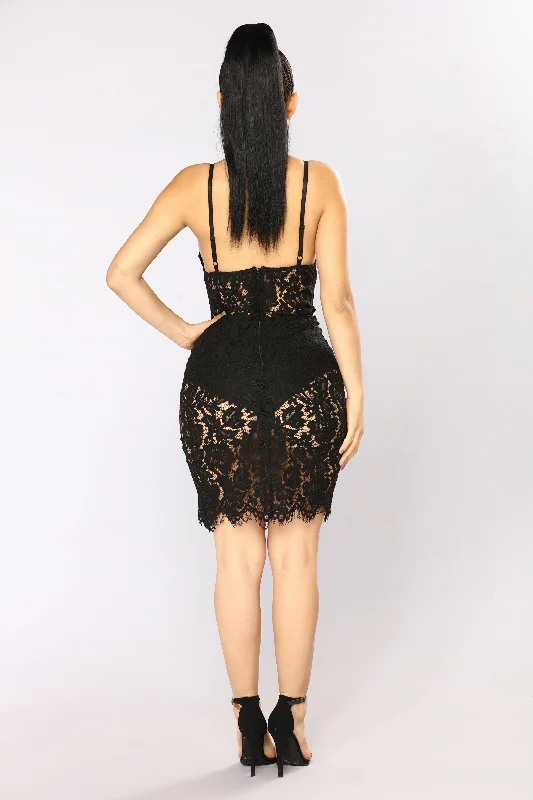 Dropping Hints Lace Dress - Black