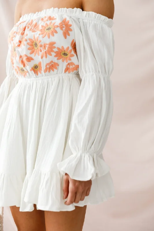 Kayla Off-Shoulder Daisy Embroidered Dress White