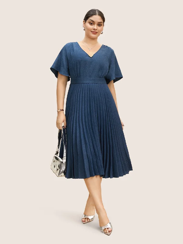 Plain Textured Pleated Metal Detail Midi Dress