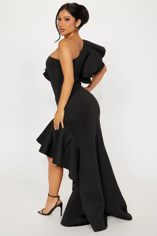 Claire Ruffle Maxi Dress - Black