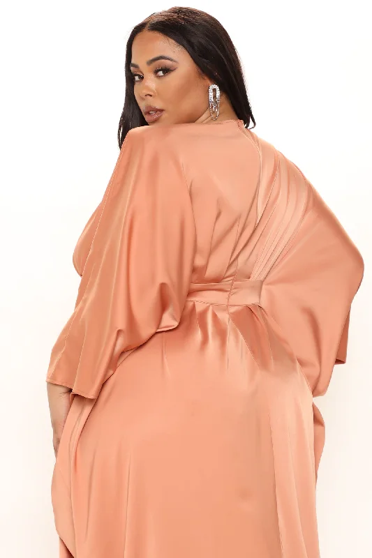 Spectacular Woman Satin Maxi Dress - Peach