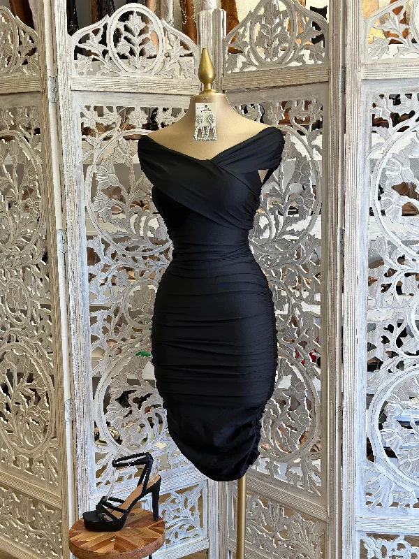 Hot DealsBlack Wrapped Scrunched Dress