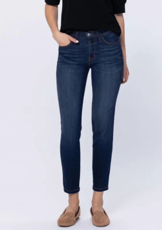 Volume DiscountHandsand Relaxed Fit Jean In Dark Wash